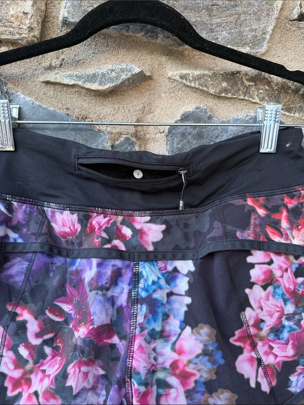 Lululemon Run: Speed Short Spring Has Sprung Multi / Black size 4